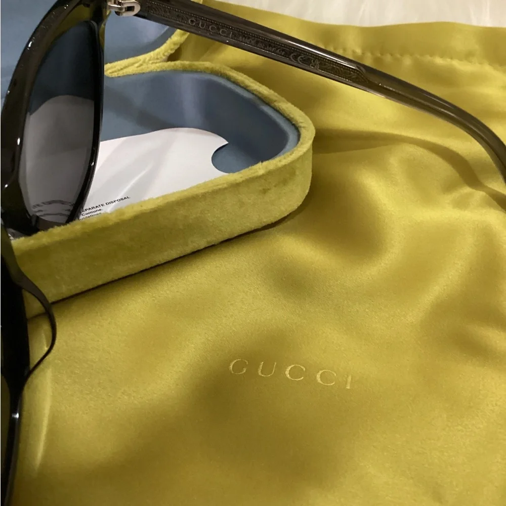 Gucci Authentic sunglasses - Picture 8 of 11